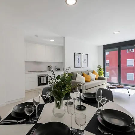 Eleven 4 Apartment *