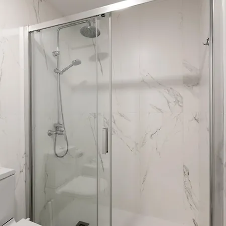 Eleven 4 Apartment *